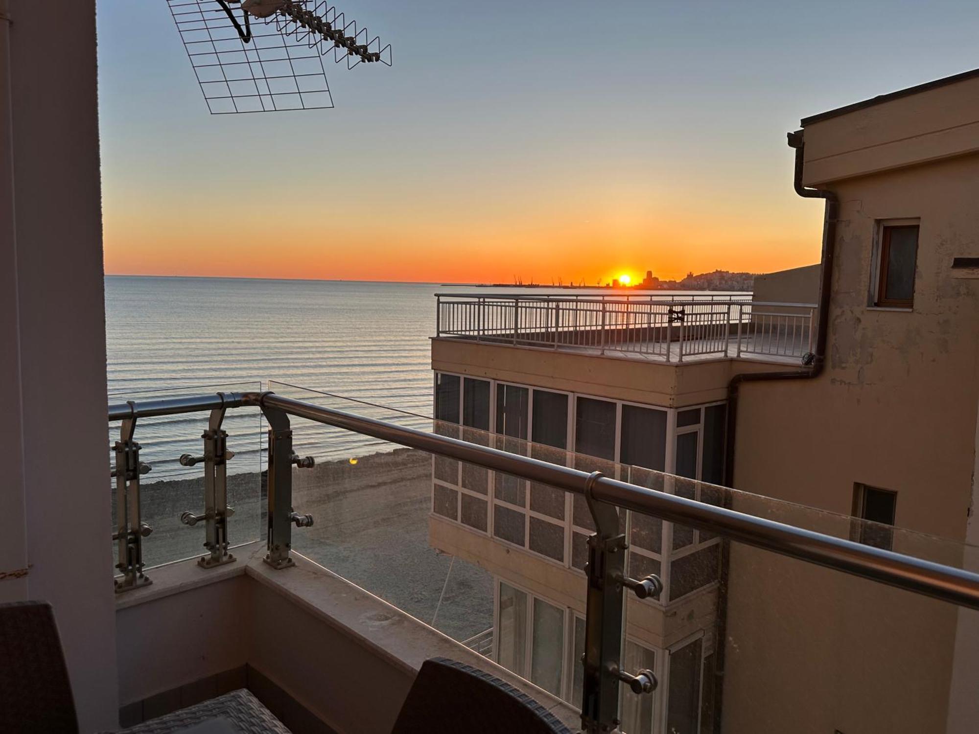 Dyrrah Seaside Apartments Durres Ngoại thất bức ảnh